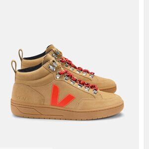 Veja Roraima Sneakers in Desert Orange, US 6, EU 37